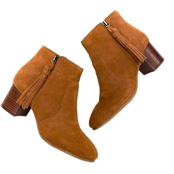 Tahari Shoes - TAHARI ‘Josie’ Suede Boots (Sz 9)